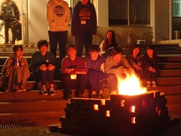 目の前は海、泊まるのは学校。卒業前に、みんなで一生忘れられない「思い出」を！