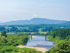 【景観】お部屋からは雄物川と横手盆地の雄大な自然を眺めることができます。