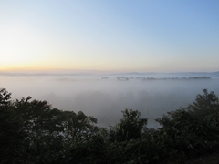 【景観】当館から眺める雲海。早朝の横手盆地に幻想的な光景が広がります。