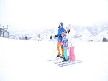*スキーイメージ／冬のアクティビティはこれ！ファミリーで楽しめるスキー場で遊びつくそう！