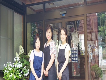*「民宿　さかや」スタッフ一同、皆様のご宿泊をお待ちしております。