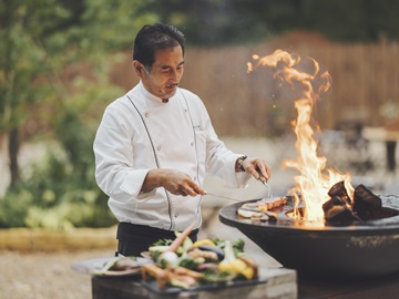 *薪火料理／当シェフがお客様の目の前で八ヶ岳の旬の食材を仕上げます。