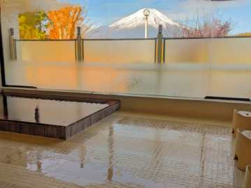 *大浴場／のんびり富士山を眺めながら、富士山の天然水を沸かしたお風呂でリラックスタイム。