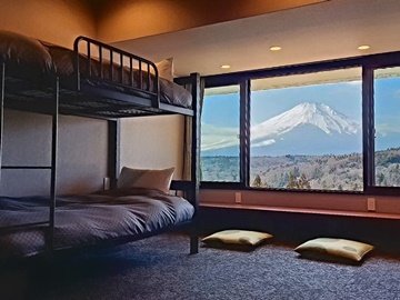 *和洋室一例／全室【富士山ビュー】。お部屋でまったりしながら、ダイナミックな富士を眺める最高の贅沢