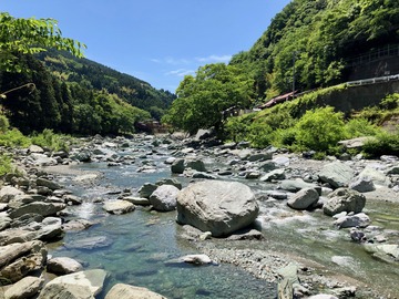 ふれあいの里前、加茂川の様子