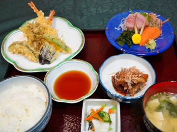 *夕食一例／今日も1日お疲れ様でした！新潟産コシヒカリの夕食でパワーチャージして、明日に備えましょう