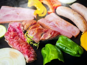 *BBQプランイメージ／仲間や家族とワイワイBBQ！食材などは当館で準備するのでラクチンです