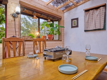 *屋内BBQ／貸別荘すぐ横のスペースで、天候に左右されることなくBBQをお楽しみいただけます