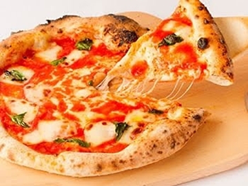 *マルゲリータピザ／からだに優しい天然酵母を使用したこだわりのピザは、心も体も満たす一皿です