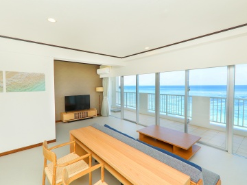 *【Casual 3LDK】窓一面の海景色に癒される滞在体験。ご家族やグループ旅行に最適な広さです。