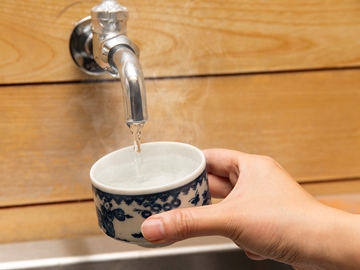 *飲泉/天然温泉「美肌の湯」シリカ110mg/1L配合。「飲める温泉」で内からも外からも綺麗に