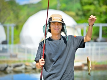 *ひょうたん池／当館名物の瓢箪池で釣り体験！魚釣りにチャレンジできちゃいます♪