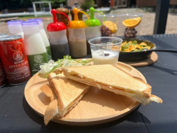 *ご朝食一例／信州食材たっぷりのホットサンド！お客様ご自身で調理して召し上がれ！
