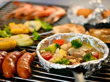 *ご夕食一例／BBQプランでは、きのこのバターホイルなど厳選食材がズラリ