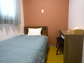 *シングルルーム一例/一人旅やビジネス利用に最適な、落ち着いた雰囲気の客室です。
