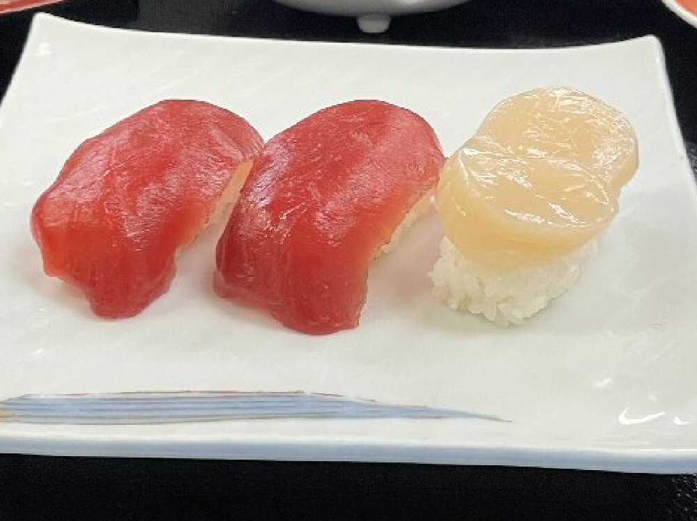 「大間まぐろ握り寿司２貫＋帆立握り寿司１貫」※イメージ