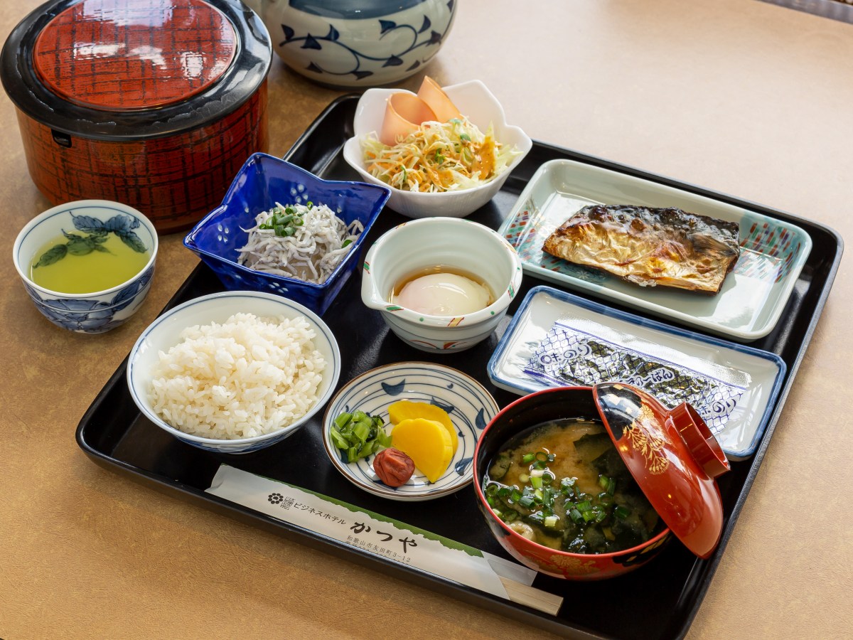 *【朝食：写真一例】かつや手作り朝食