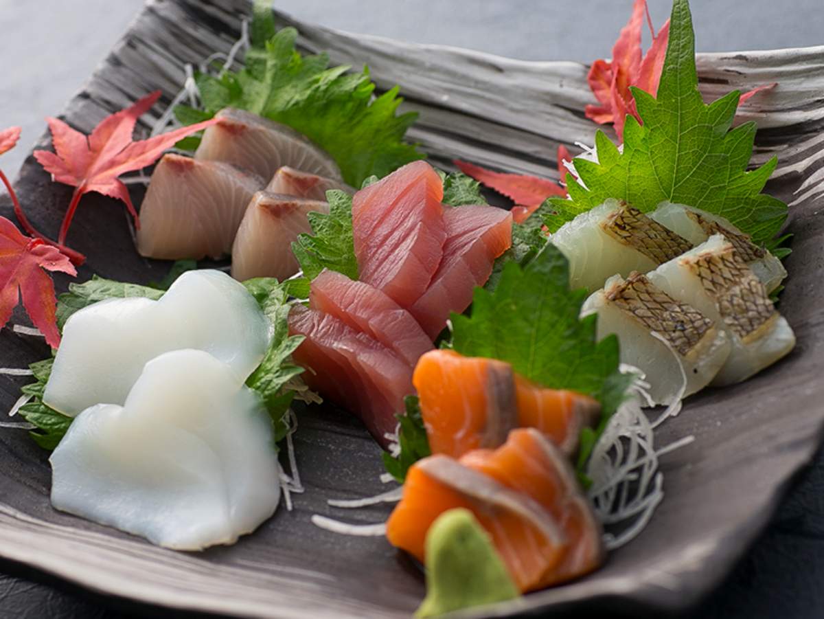 *居酒屋メニュー_刺身盛り合わせ（一例）