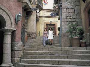 ポルトヨーロッパ（マリーナシティ内）当ホテルよりお車で30分