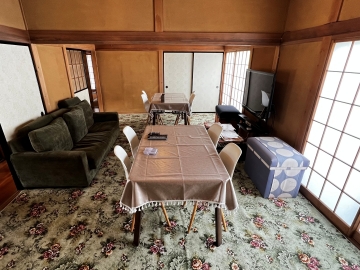 ＊【桃源の家】部屋（一例）ソファでのんびりTVや映画を見ながらお寛ぎください