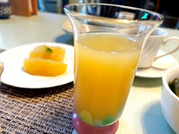 ＊朝食（一例）長野産のりんごを使ったリンゴジュース。濃厚な味をお楽しみください