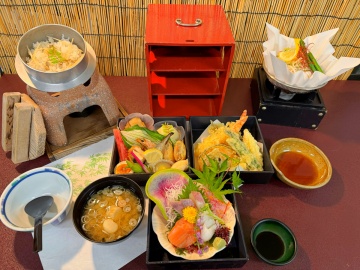 *夏トクプラン/海と山の恵みを詰め込んだ「三段重特別夕食膳」。夏限定の特別膳をお楽しみください。