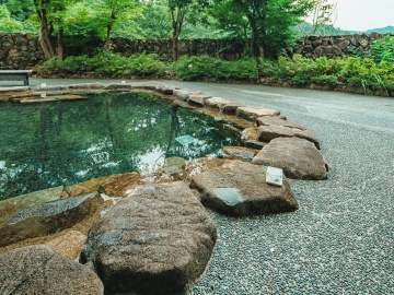 *露天風呂/刺激の少ない単純温泉で、お子様からお年寄りまで家族皆でお楽しみいただけます。