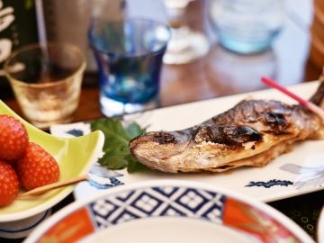 *【夕食】その土地ならではの味を、ゆっくりとお楽しみください。