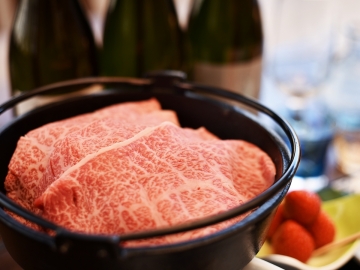 *【夕食】絶品福島牛！きめ細かな霜降りが美しい、食べ応えのある一品。