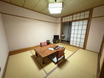 *【客室】＜和室6畳～8畳トイレ付＞シンプルな設えの和室で、旅の疲れをゆっくりと癒していただけます。